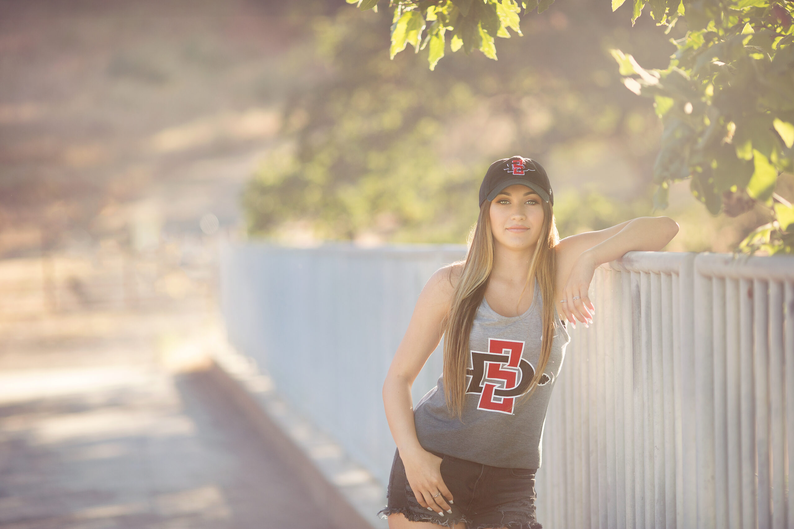 3 Ways to Incorporate your College into your Senior Pics